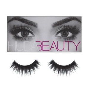 HUDA BEAUTY - Classic False Lashes in Carmen #9